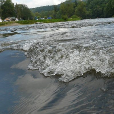 Es rollen die Steine am Grunde der Moldau, es liegen drei Kaiser begraben in Prag…